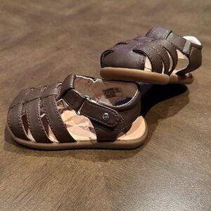NWT ⭐️⭐️ UGG Kids Brown Sandals